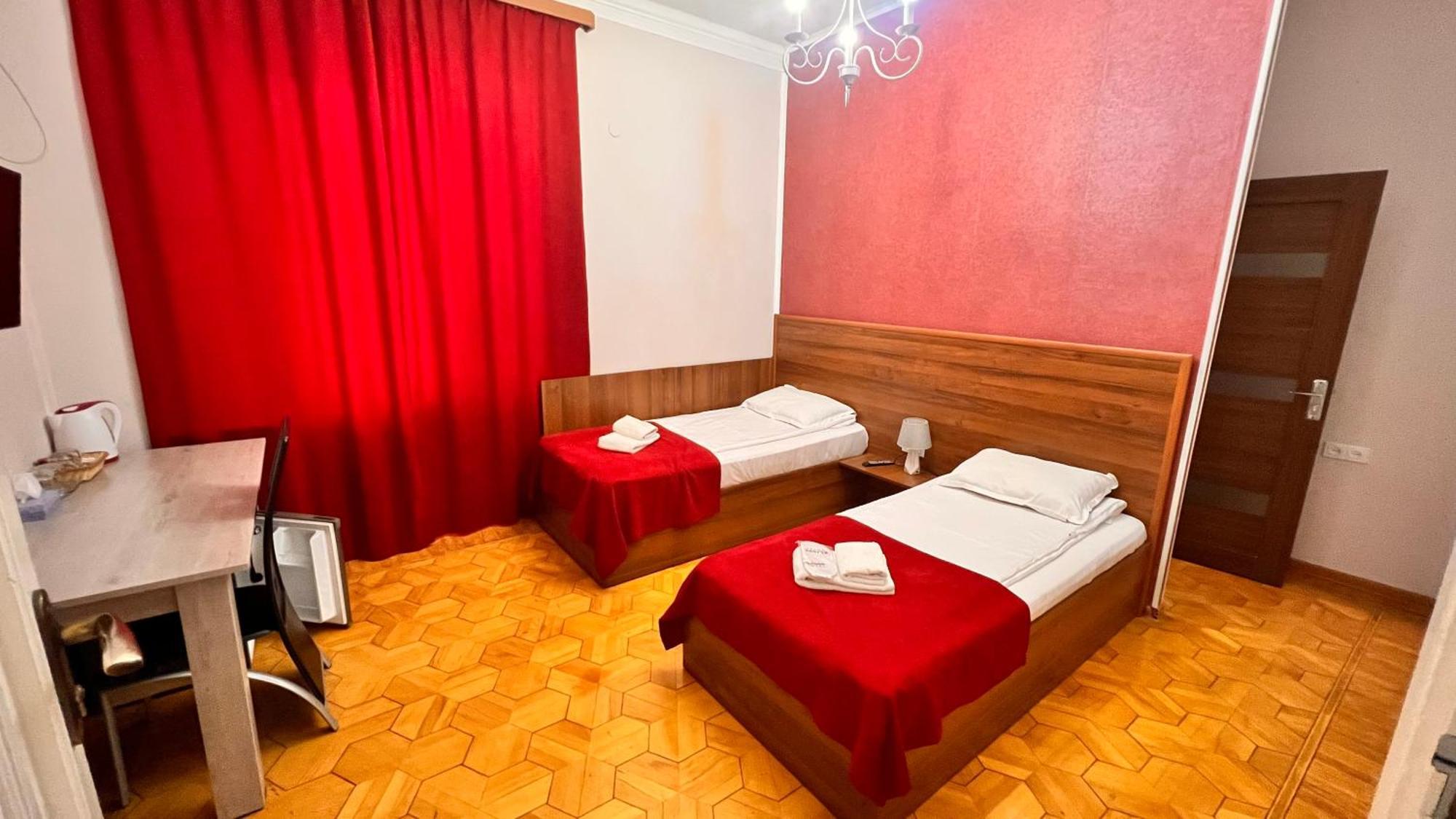 Elross Hotel Jerevan Exteriör bild
